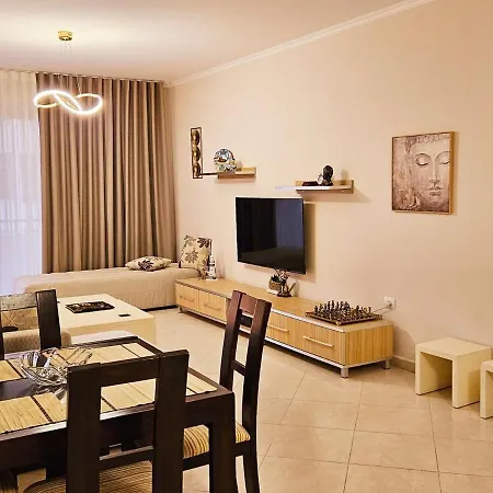 Aria's 3 *